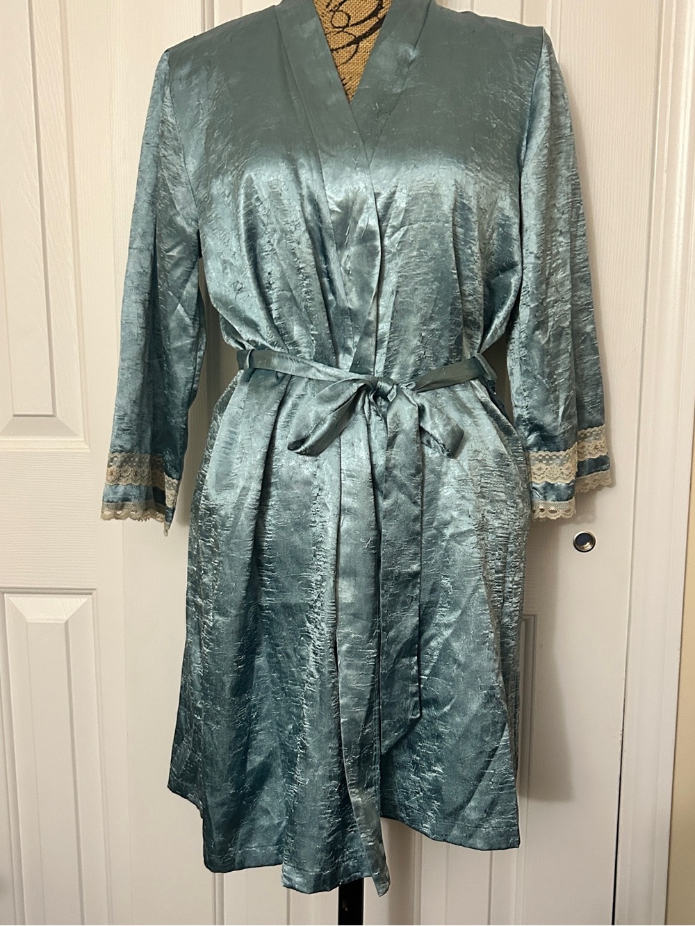 Vintage Secret Treasures Silk-Feel Bluish Green Wrap Robe with Lace Trim Small